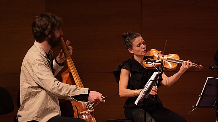Pharo, director y viola del conjunto, a la sombra del violín de Émile Poupard