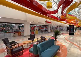 Este centro comercial de Sevilla tendrá un túnel de billetes: «Hay que atrapar al vuelo las tarjetas premiadas»