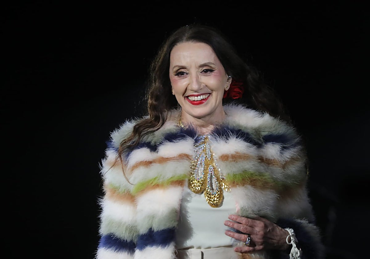 Luz Casal actuando en Sevilla