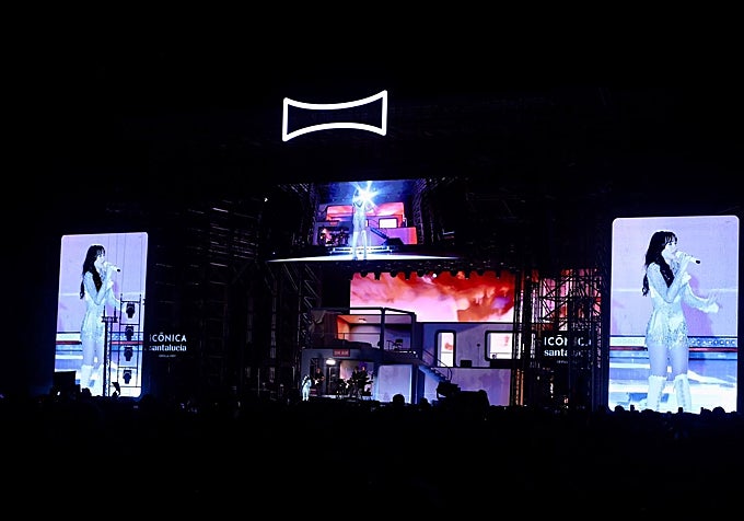Aitana asiste al icónico Festival de Música de Sevilla Santa Lucía