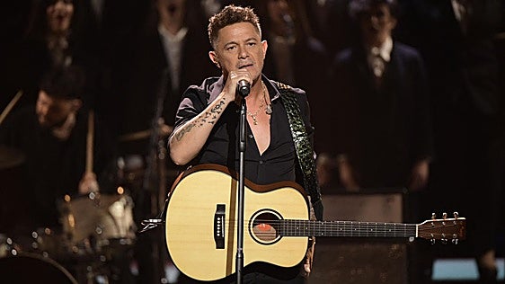 Alejandro Sanz regresa a Sevilla, su ciudad talismán, abriendo la gira española de su tour '¿Y ahora qué?'
