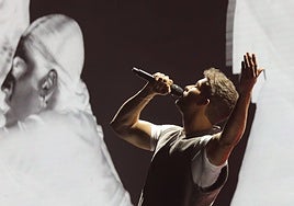 Pablo Alborán lleva su gira 'KM0' a Icónica Santalucía Sevilla Fest, en imágenes