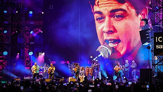 Los Delinqüentes celebran en Icónica Santalucía el homenaje más garrapatero a sus 25 años en la música