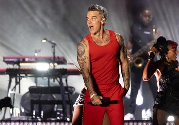 Robbie Williams muestra su gran talento como showman en Icónica Sevilla