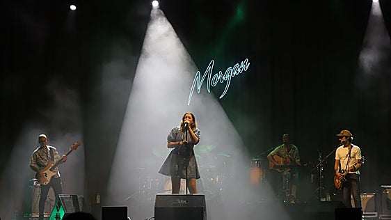 La elegancia única de Morgan conquista la noche sevillana