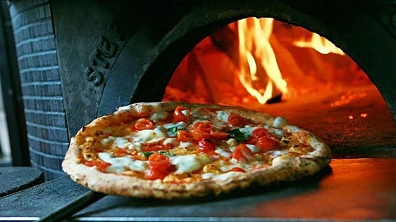 La X Feria de Italia aterriza en Sevilla: gastronomía, coches y música en el Casino de la Exposición