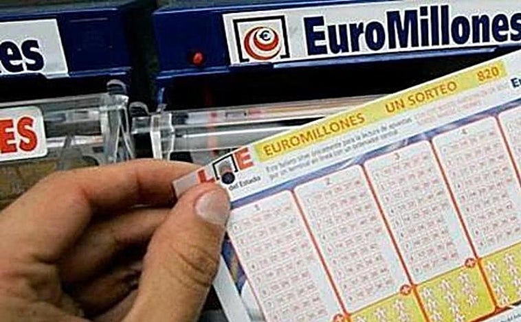 Le tocaron 100.000 euros en la lotería, compró tres boletos más para celebrar su premio y ganó otros 300.000 el mismo día