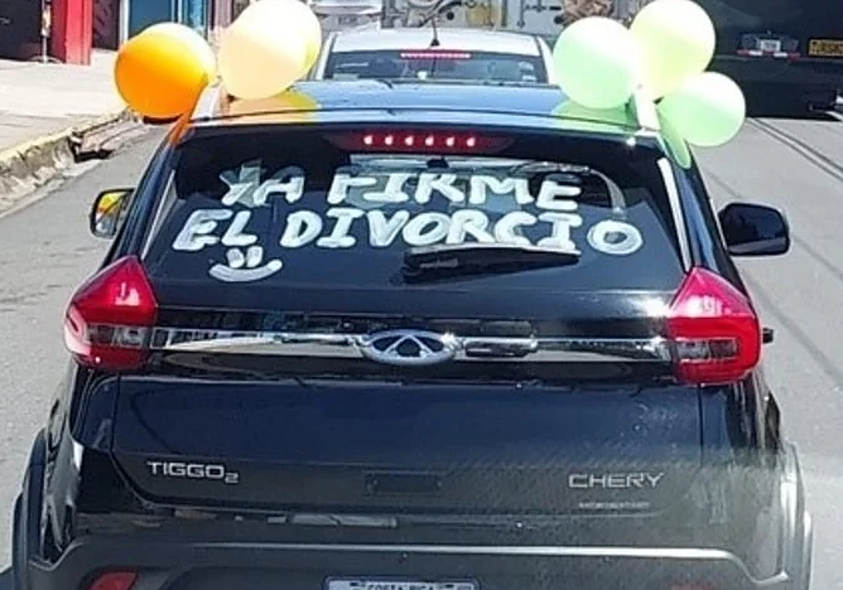 &#039;Ya firmé el divorcio&#039;: la peculiar celebración de una separación que se ha hecho viral