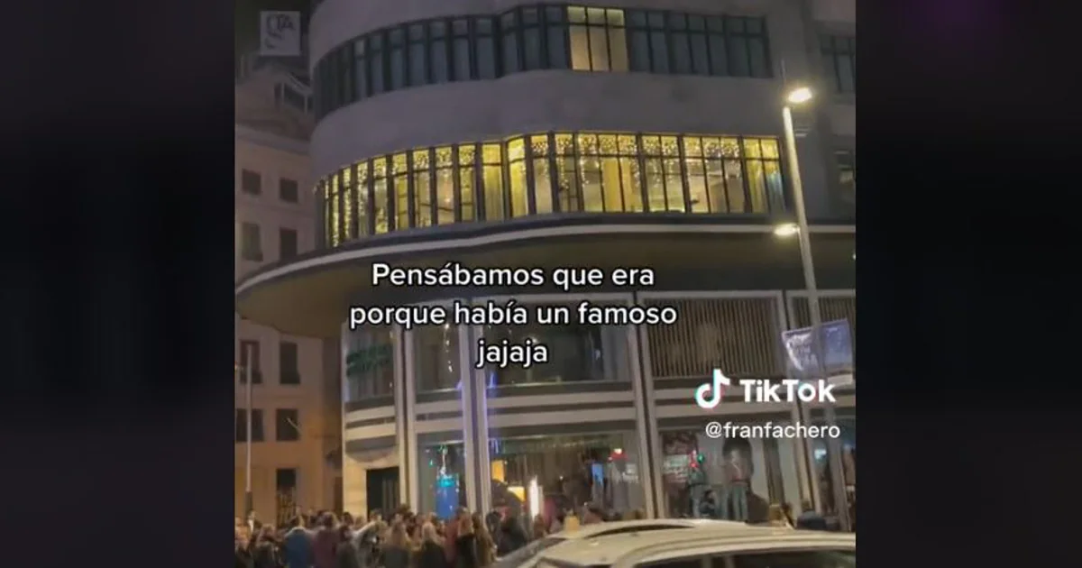 Pillan a una pareja teniendo sexo en plena Gran Vía ante la mirada atónita  de los viandantes