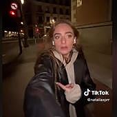 El ingenioso truco de una 'tiktoker' para no pasar miedo al volver a casa de noche: «¿Una mujer militar armada?»