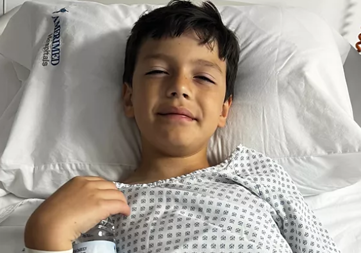 Dillon estaba disfrutando del agua en una playa de Cancún,  cuando un tiburón le mordió la pierna sin previo aviso