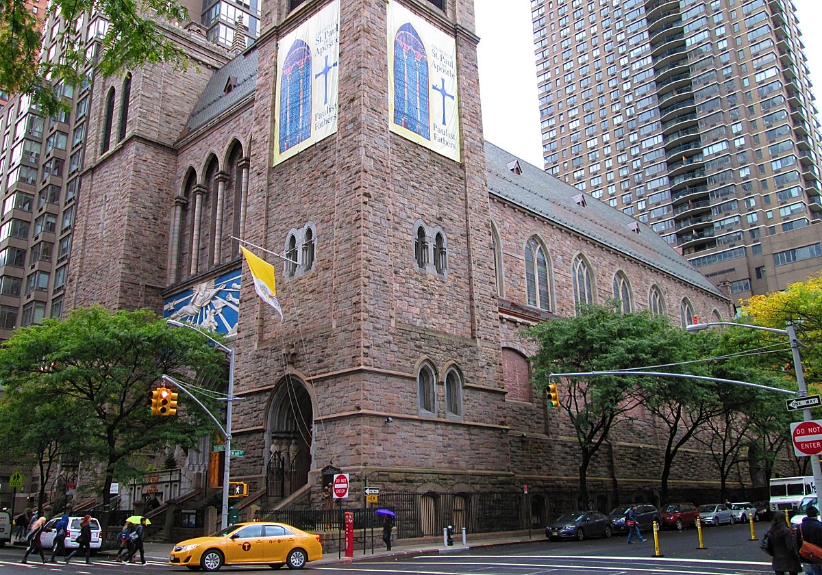 La Iglesia de San Pablo Apóstol en Manhattan realizó el pasado domingo una exhibición que afirmaba que «Dios es trans»