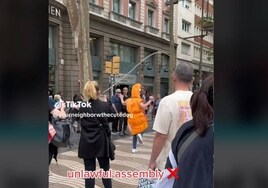 Una turista alucina con las prohibiciones que existen en Barcelona: «¿Toda esta gente son criminales?»