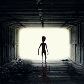 Un exfuncionario de inteligencia afirma que Estados Unidos tiene en su poder vehículos extraterrestres «intactos»