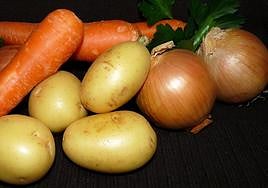 El motivo por el que nunca deberías guardar juntas las patatas y las cebollas