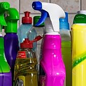 Los productos de limpieza que nunca deberías mezclar: podrías intoxicarte