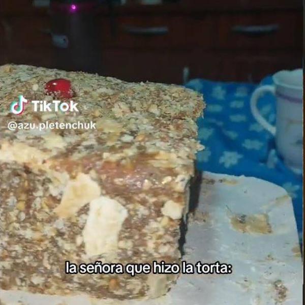La desagradable sorpresa de una joven al cortar una tarta triunfa en redes: «Lo de dentro se vende por separado»