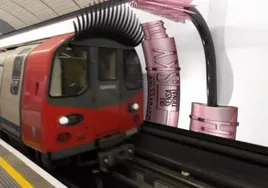 Sale a la luz la verdad tras la viral campaña de Maybelline en el Metro de Londres