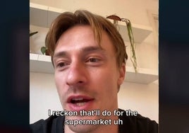 Un australiano alucina al ver por primera vez una hortaliza popular en los supermercados españoles: «¿Una lechuga anémica?»