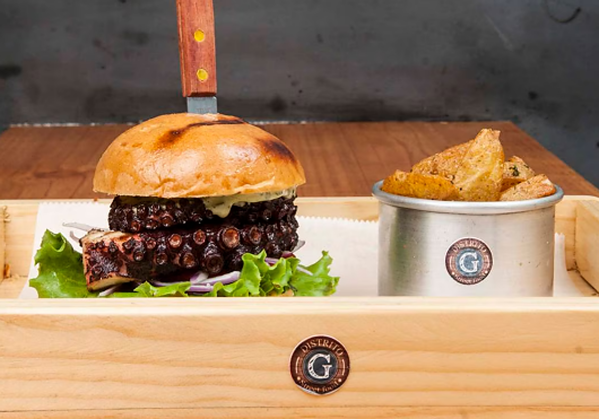 Una hamburguesa de pulpo del local Alejandro Gamboa