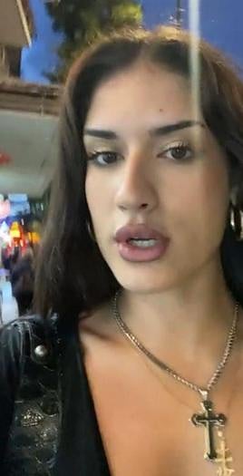 Le gritan 'guapa' por la calle mientras graba un TikTok y estalla indignada
