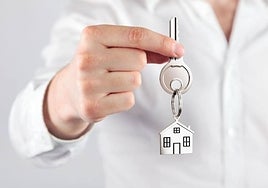 Una huésped se queda de okupa 575 días en una mansión de lujo de Airbnb y exige una compensación de 100.000 dólares