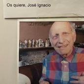 La emotiva despedida para sus vecinos de un anciano que se marcha a una residencia tras más de 40 años en el edificio: «Voy a estar bien»