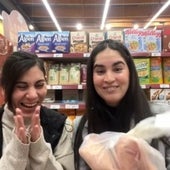 Unas cubanas alucinan en un supermercado gallego por algo que en España es gratis y en Cuba no