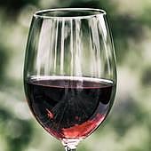 Este vino español está en el top 10 de los mejores del mundo: cuesta menos de 12€