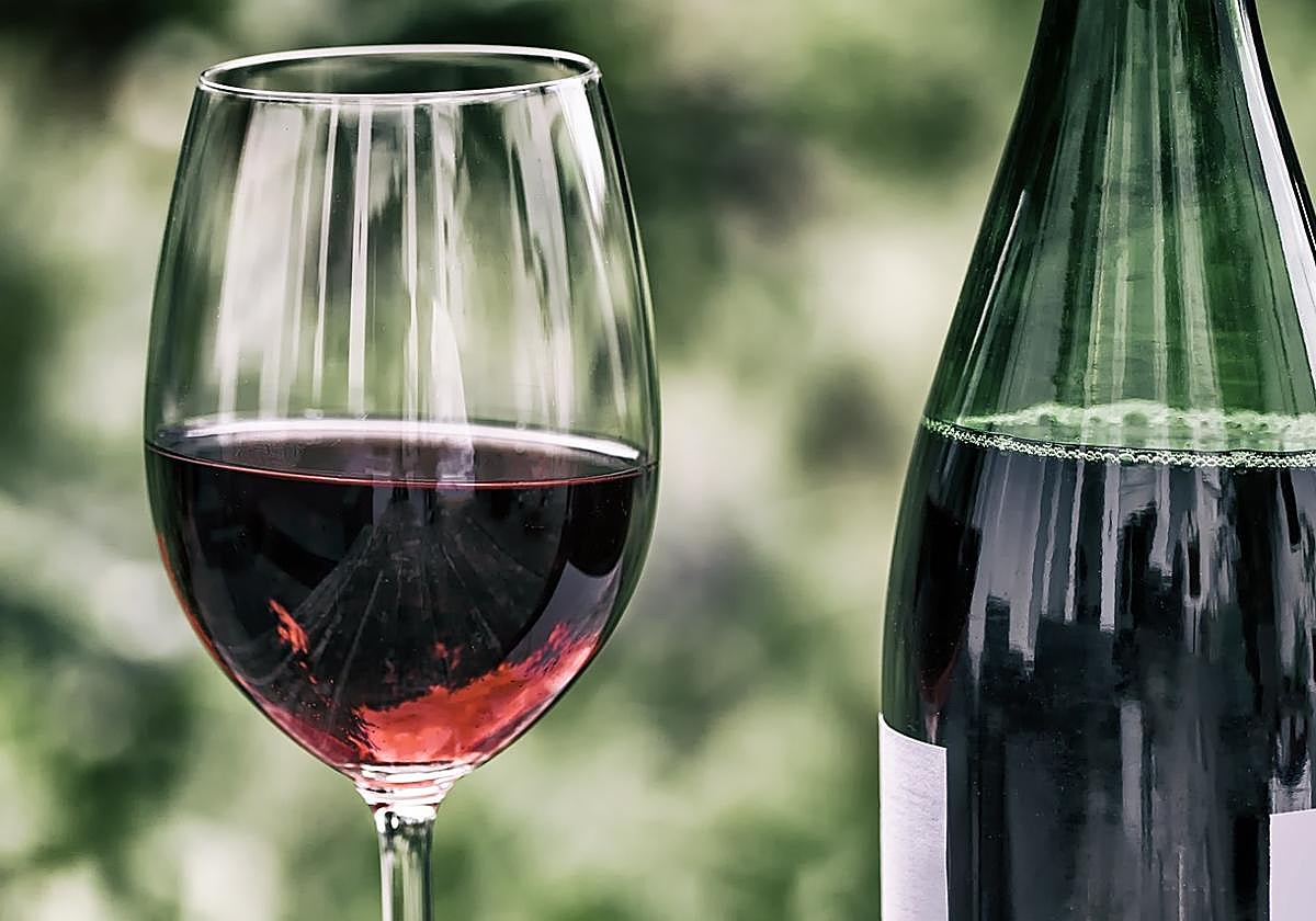 Este vino español está en el top 10 de los mejores del mundo: cuesta menos de 12€