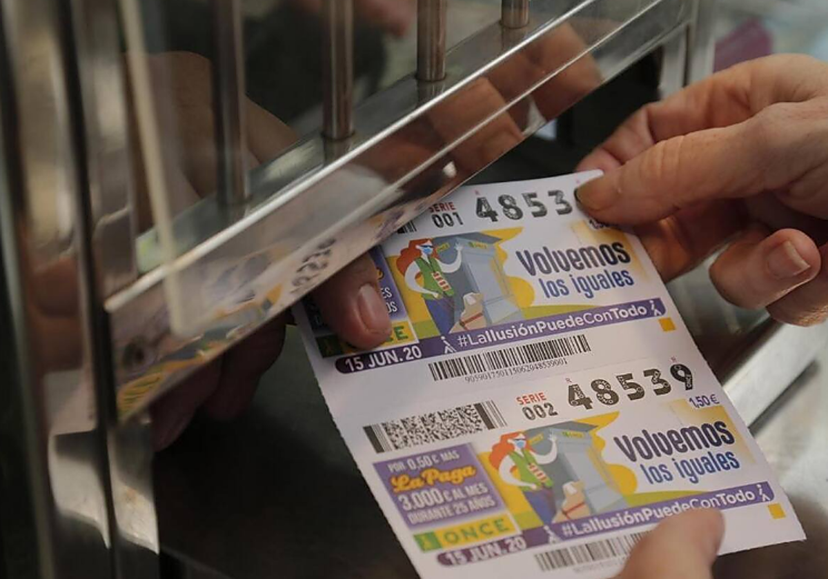 Gana 50.000 euros en la lotería y se pide dos días libres del trabajo para vigilar el cupón premiado