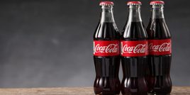 ¿Por qué la Coca-Cola sabe diferente según el recipiente en el que se sirva? Esta es la explicación