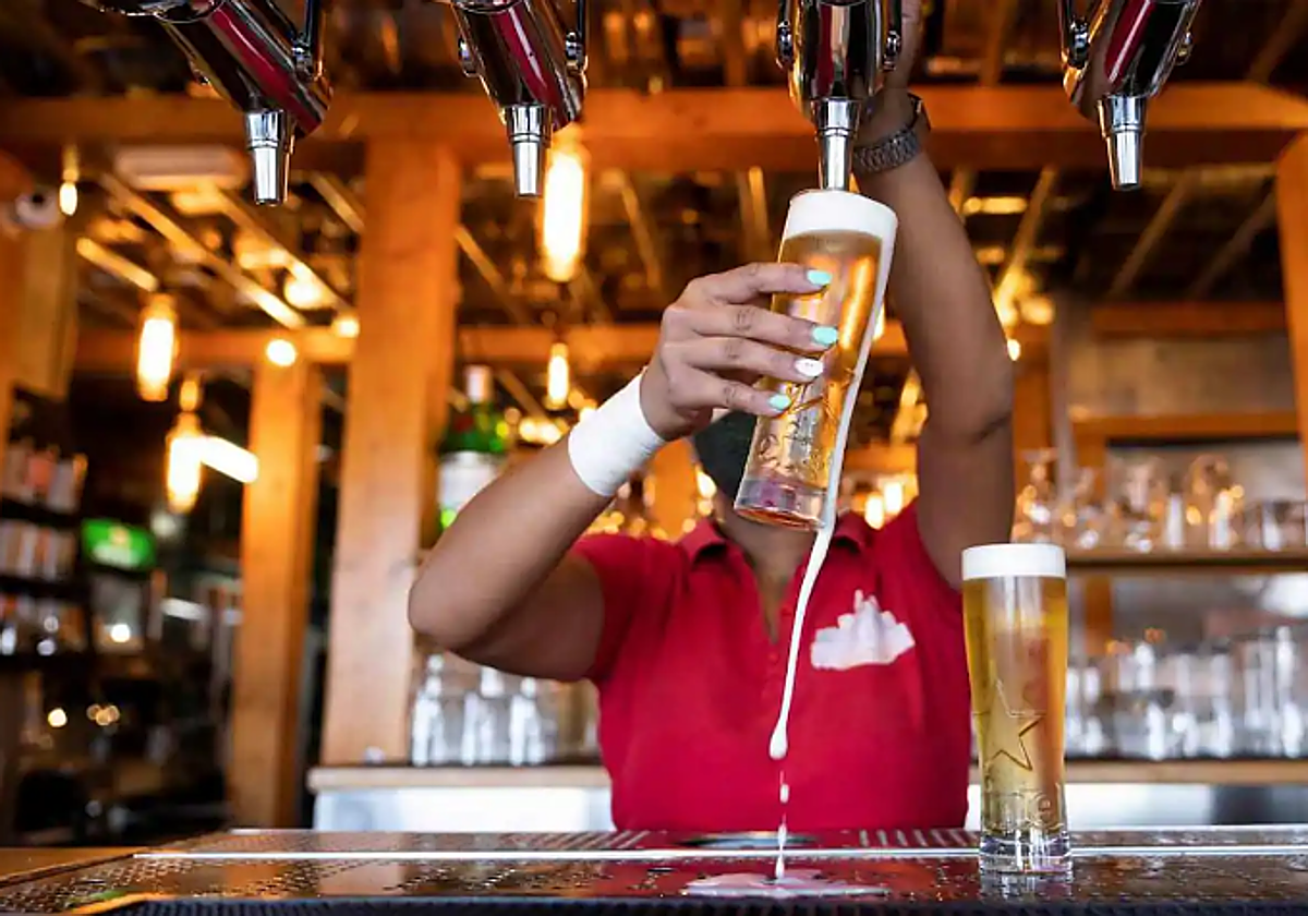 Una americana se pregunta cómo lo hacen los españoles para salir entre semana y rendir en el trabajo