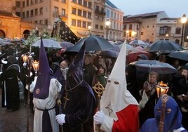 Un cofrade explica por qué las procesiones de Semana Santa no pueden realizar su recorrido por la lluvia