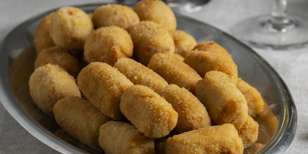 La lección de unos padres a sus hijas con un simple plato de croquetas: «Les hemos enseñado lo que es educación y respeto»