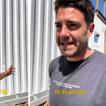 Vive en un contenedor y explica cómo es su realidad: «No envidio a los que tienen un chalet»