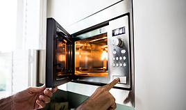 Por qué calentar el agua y la leche en el microondas puede afectar a tu salud