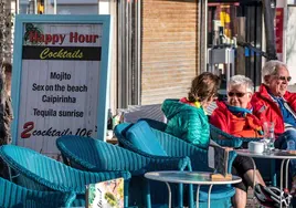 Los británicos muestran su indignación por la subida de precios del alcohol en España y amenazan: «No volveremos»