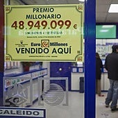 El motivo por el que no deberías dejar que sea la máquina la que eche tus números del Euromillones