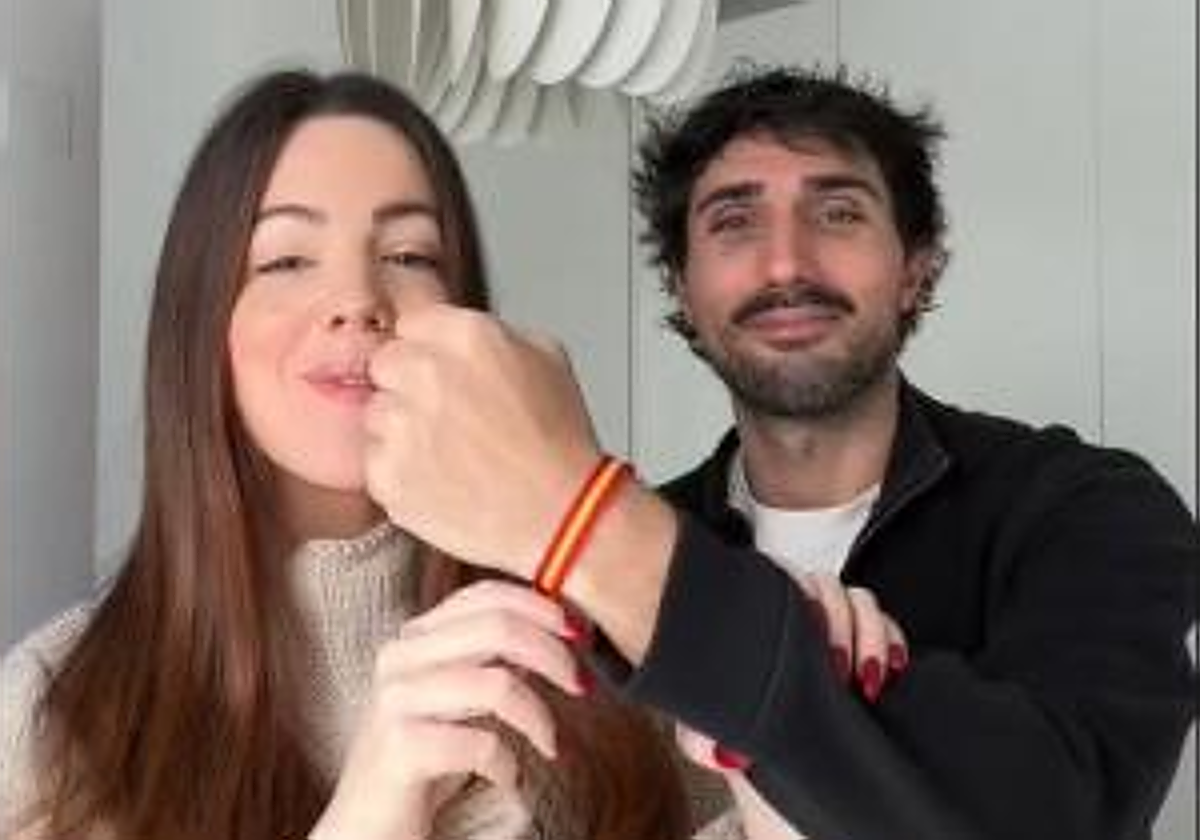 Un italiano que vive en España da los motivos por los que lleva una pulsera de la bandera de nuestro país