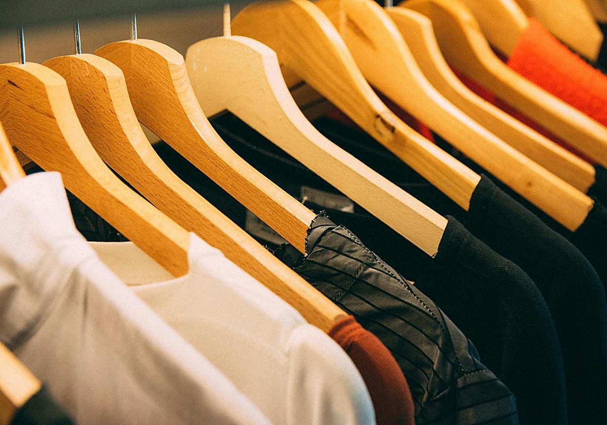El truco de la percha que te ayuda a organizar el armario de forma eficiente