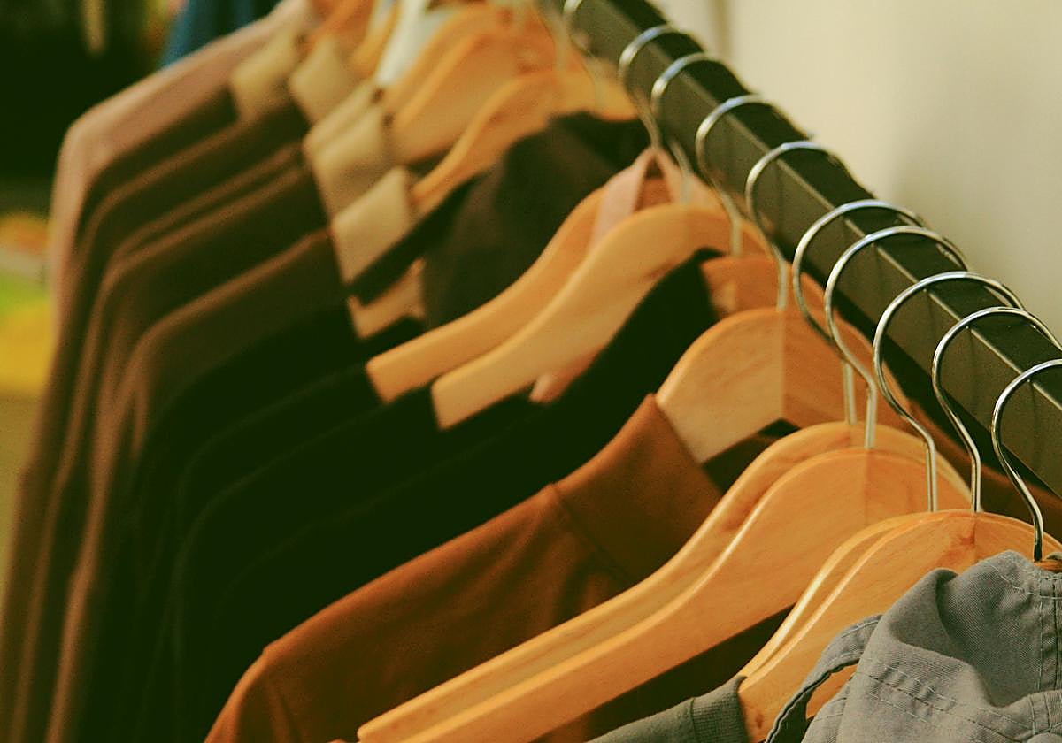 El truco de la percha que te ayuda a organizar el armario de forma eficiente