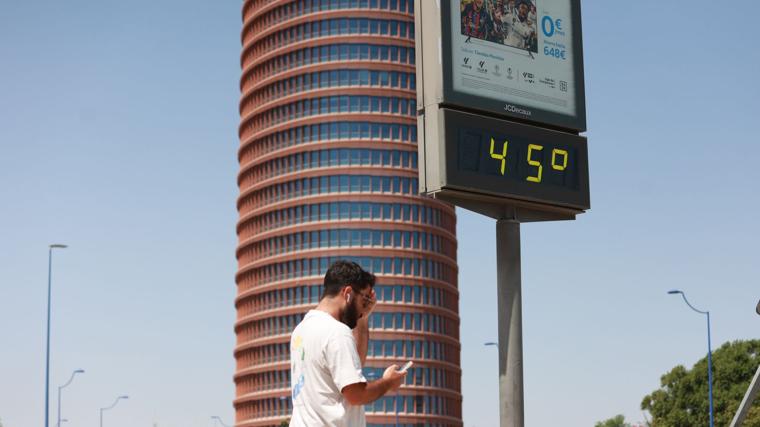 Un termómetro urbano marca 45ºC en Sevilla