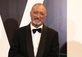 Arturo Pérez-Reverte ofrece una solución a los periodistas para cuando los «ultras» de Junts no respondan en castellano: «Tengo la certeza...»