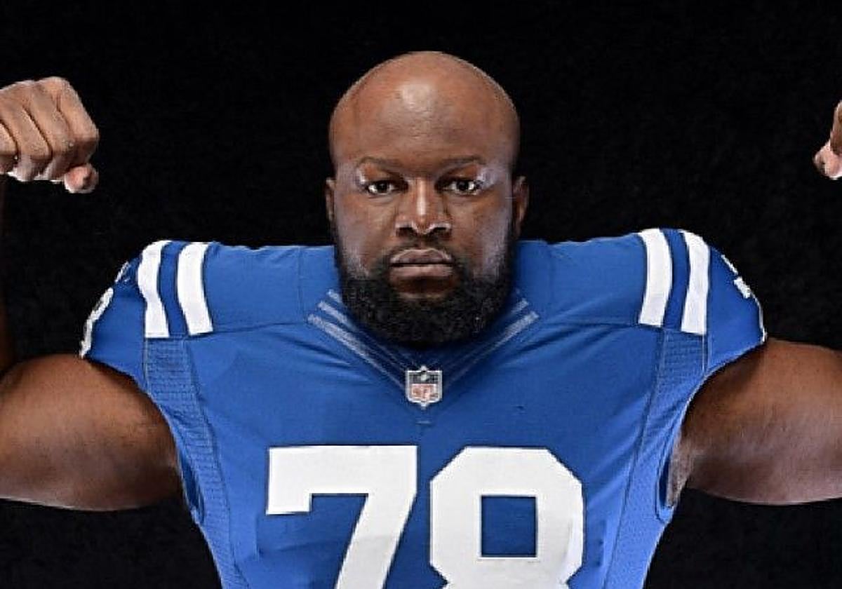 Gosder Cherilus, exjugador de la NFL, arrestado por orinar encima de una anciana