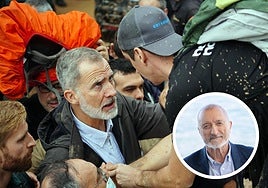 Arturo Pérez-Reverte se pronuncia alto y claro sobre lo vivido en la visita de los Reyes a Paiporta: «Lo que no entiendo...»