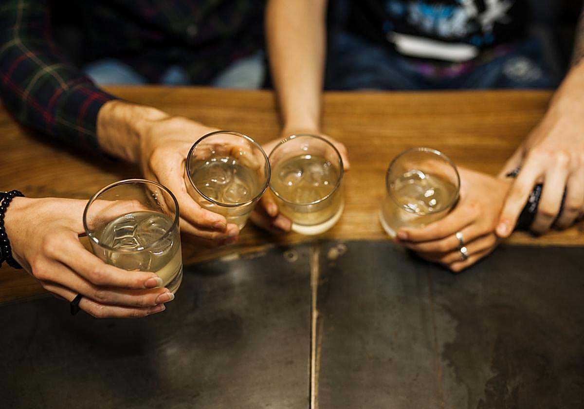 Un estadounidense que vive en España, contundente al ver el precio del alcohol en nuestro país