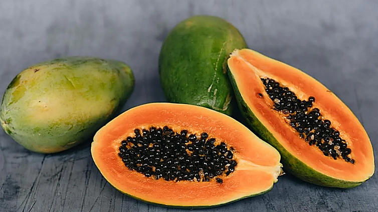 Las semillas de la papaya son comestibles y protegen el corazón: así se deben consumir