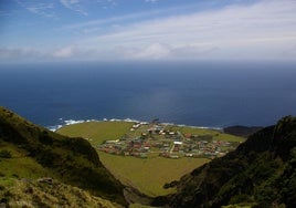 La isla más remota del mundo con 200 habitantes y que es de complicado acceso: «Nadie cierra sus puertas con llave»