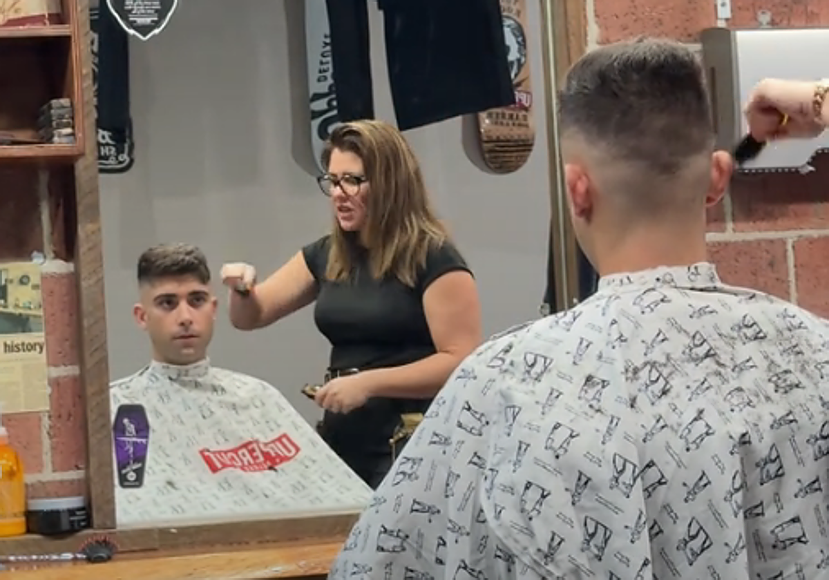 Un español se corta el pelo en Australia y alucina con el precio que le cobran